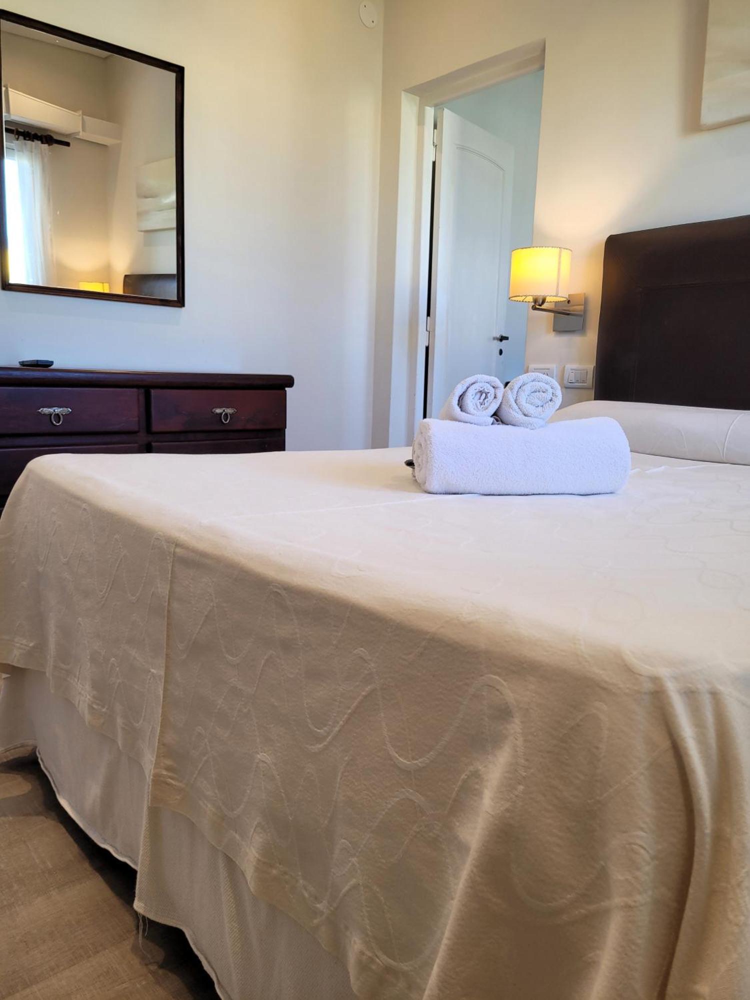 Hotel Tejas Rojas Villa Gesell Εξωτερικό φωτογραφία